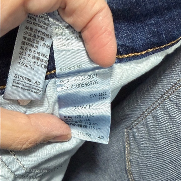 Levi's Women's Distressed Skinny Jeans in Deep Blue - Picture 3 of 9